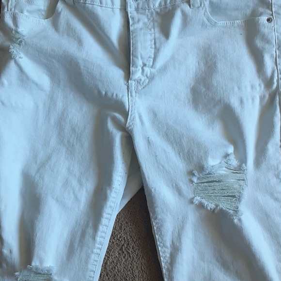 White capris - Picture 2 of 3